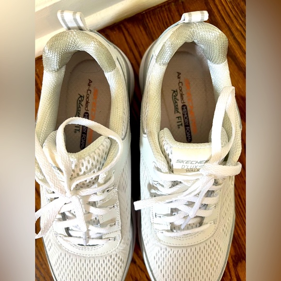 Skechers D’Lux Walker Sneakers White Womens Size 9 - Picture 2 of 5